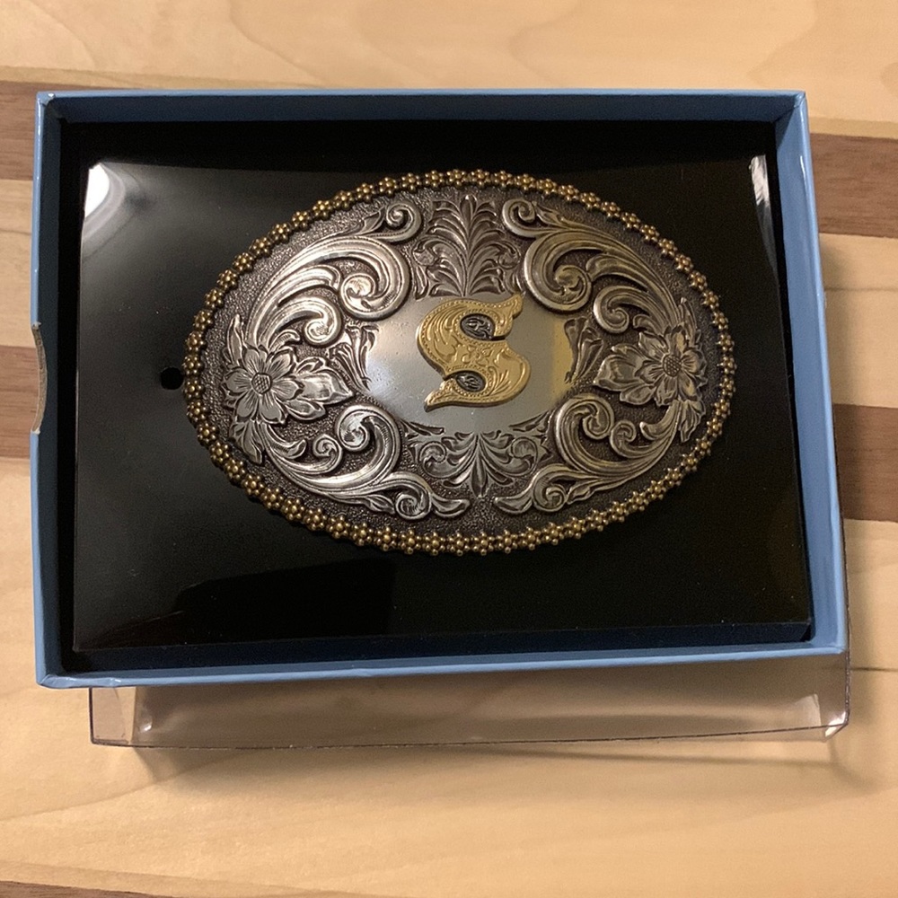 “S” western belt buckle